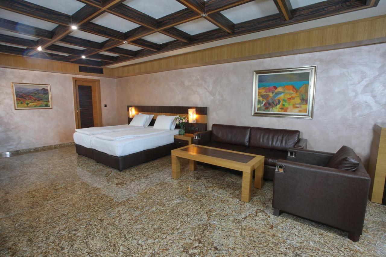 Art Complex Anel 3*